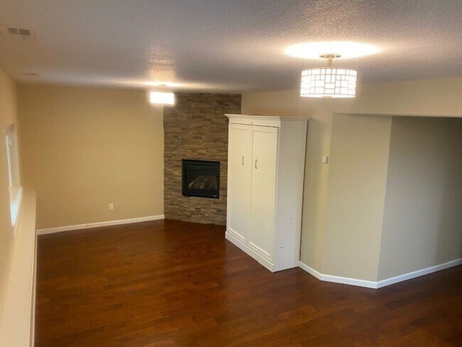 Building Photo - STUNNING country living in beautiful Coos ...