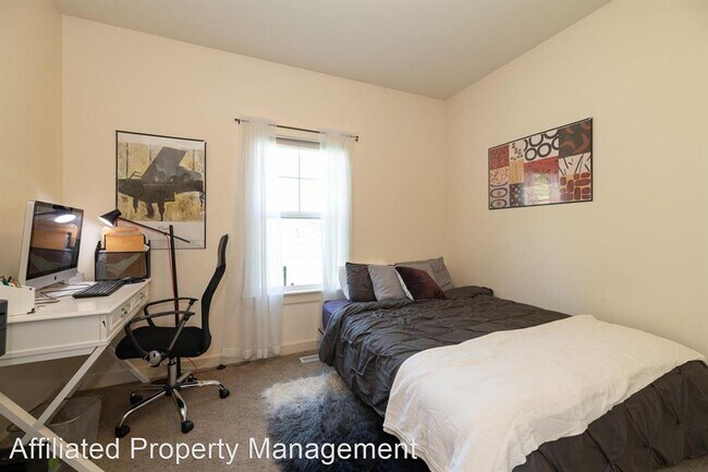 Foto del edificio - 3 br, 2 bath House - 725 N. Rose St.