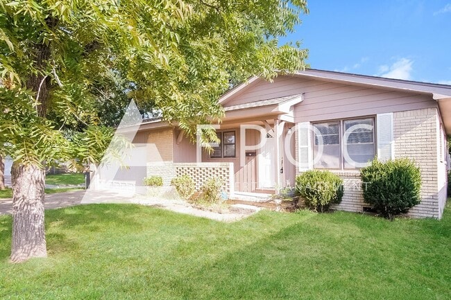 Building Photo - 9719 E 4th St