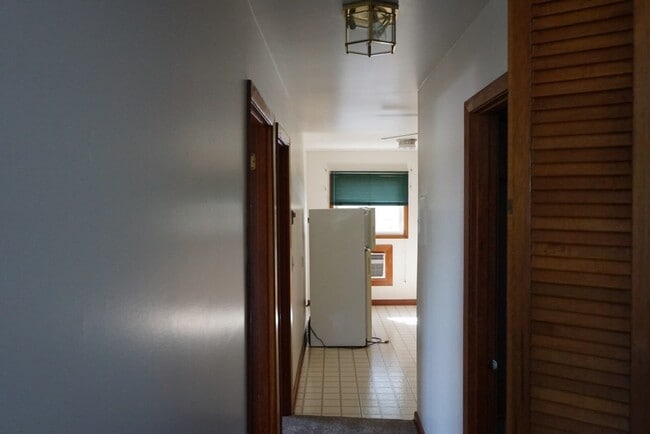 Building Photo - 2 Bedroom / 1 Bath Apt. Kingsport, TN