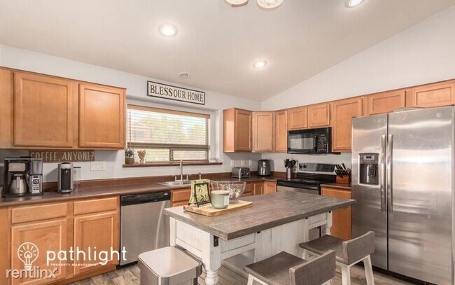 Foto del edificio - 3 br, 2 bath House - 2191 S 160th Ln UNIT