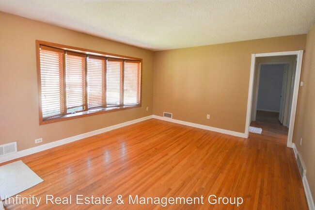 Foto del edificio - 3 br, 2 bath House - 2412 12th Ave NW
