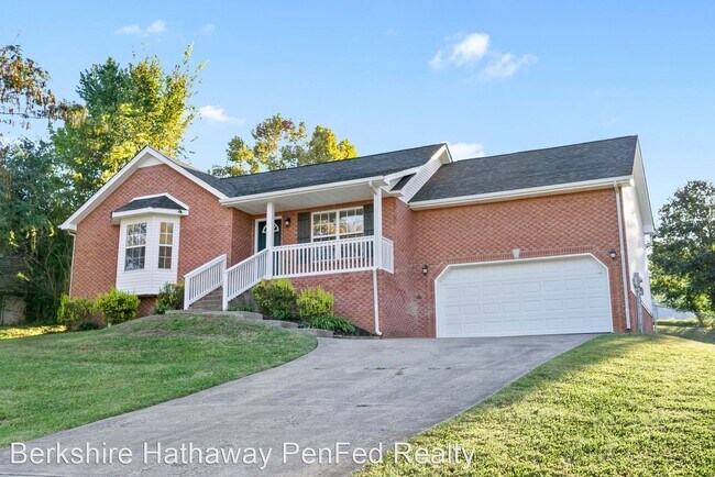 Building Photo - 3 br, 2 bath House - 1234 Kendall Dr