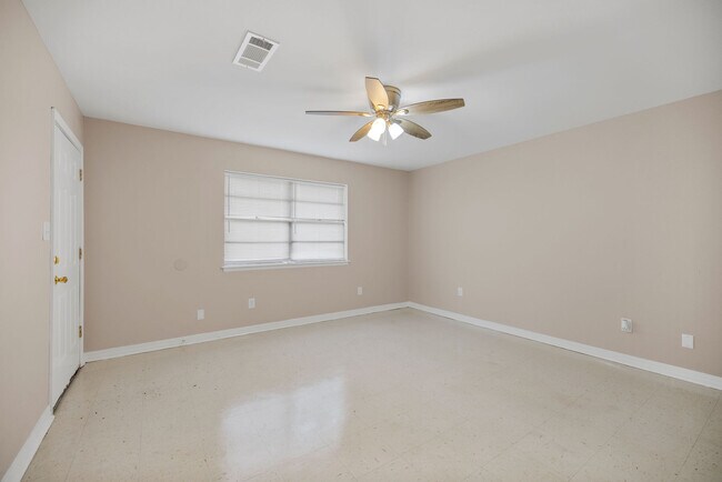 Building Photo - 811 S Olive St
