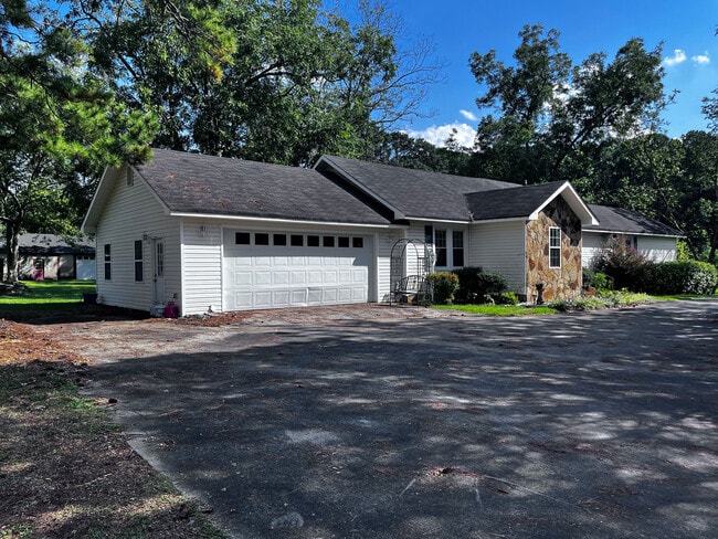 Building Photo - Room in Single Family Home on Cobb St