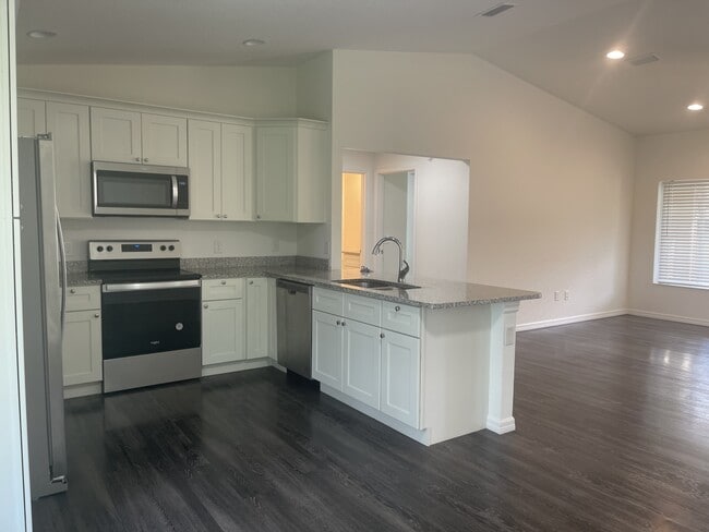 Foto del edificio - 15 Larch Cse