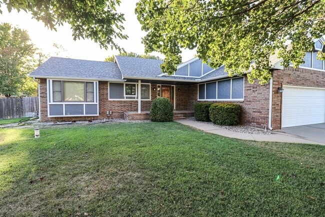 Building Photo - 127 Chapel Dr