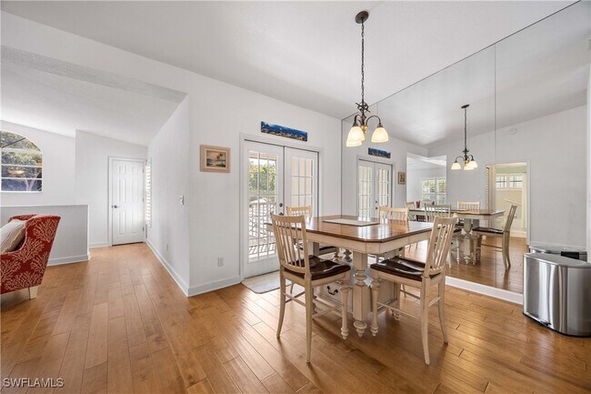 Foto del edificio - 7050 Barrington Cir