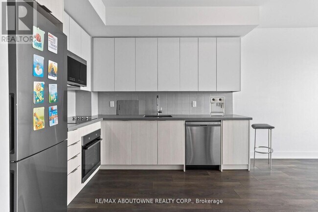 Photo du bâtiment - 297-1297 Oak Walk Dr
