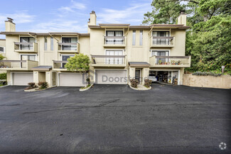 Building Photo - 641 Stonegate Dr