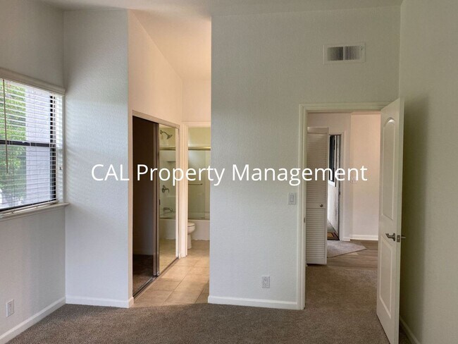 Foto del edificio - Upper-Level 2 Bed / 2 Bath Condo in Gated North Salinas Community | 932 sq ft