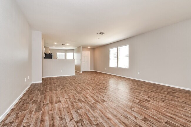 Foto del edificio - 613 Black Sand Ct