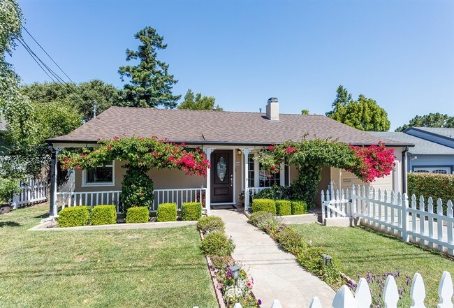 Building Photo - Beautiful Westwood Knolls rental
