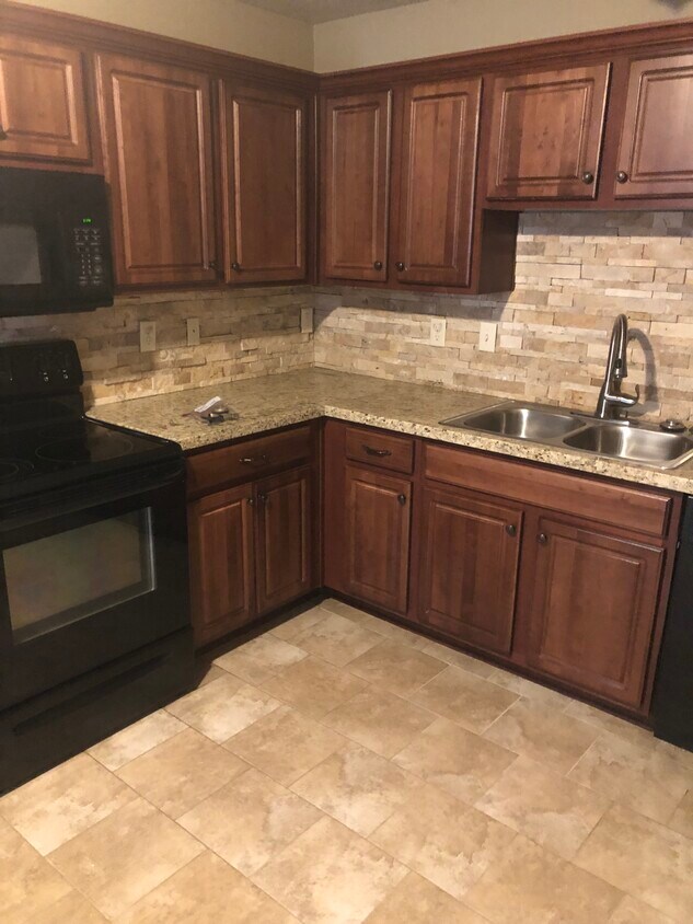 Foto principal - 107 SW Rose Garden Ln