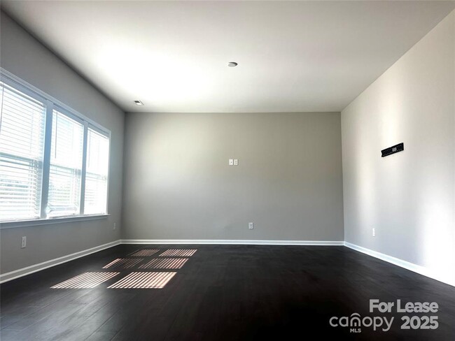 Building Photo - 4127 Woolcott Ave