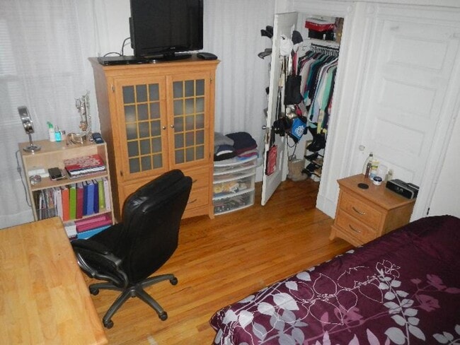Building Photo - Central Mission Hill Location. In-Unit Was...