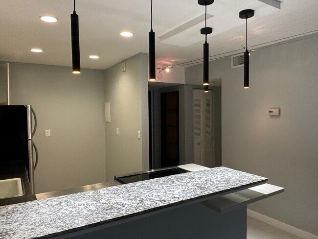 Foto del edificio - 7900 Camino Cir