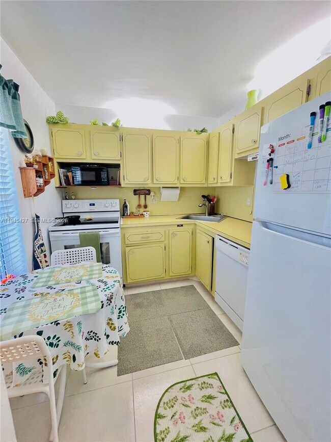 Foto del edificio - 6350 NW 62nd St