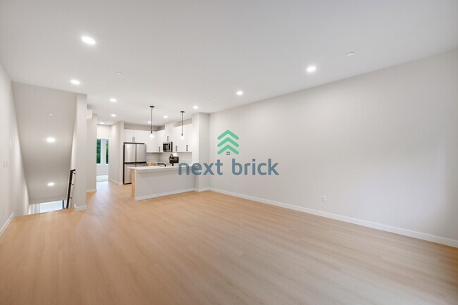 Foto del edificio - Spacious 3-Bedroom Townhouse Retreat with 3 Full Baths in Bothell - 1,551 Sq. Ft. of Modern Comfort!