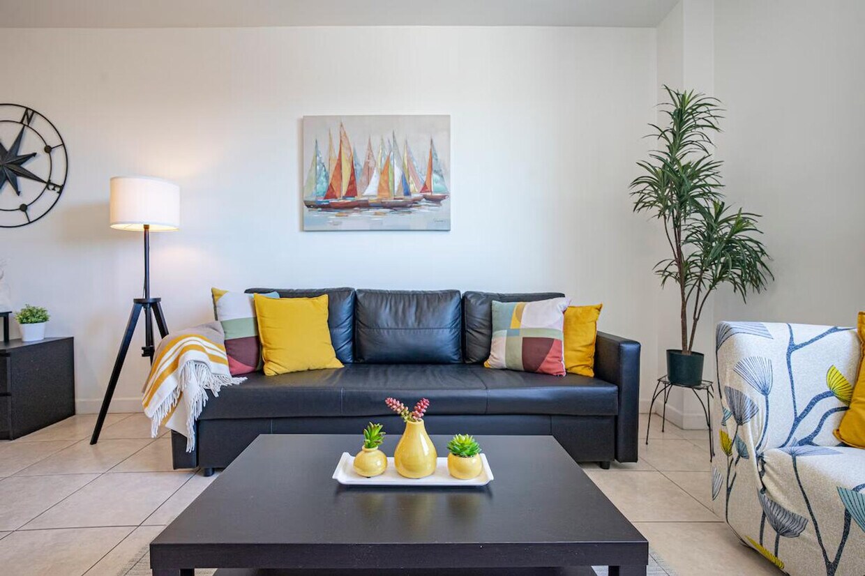 Foto principal - 2280 SW 32nd Ave