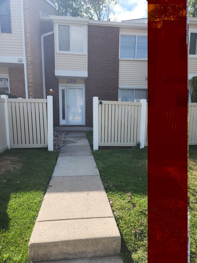 Building Photo - 1025 Oaklyn Ct