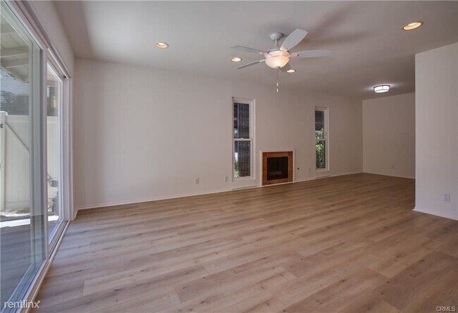 Building Photo - 2 br, 2 bath Condo - 28717 Conejo View Dr