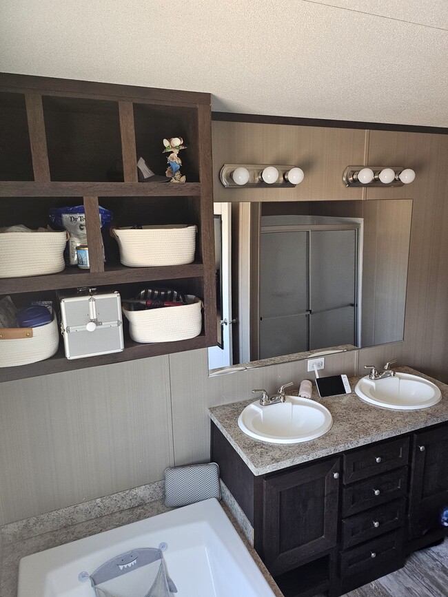 Master Bedroom Bathroom - 1136 Luna Dr