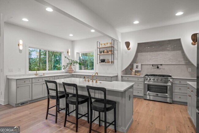 Building Photo - 5945 Meadow Brook Ln