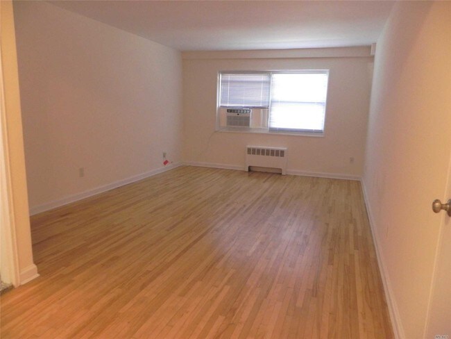 Building Photo - 17 Schenck Ave