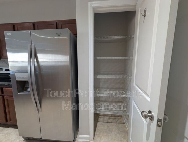 Foto del edificio - 10814 Derryrush Ave