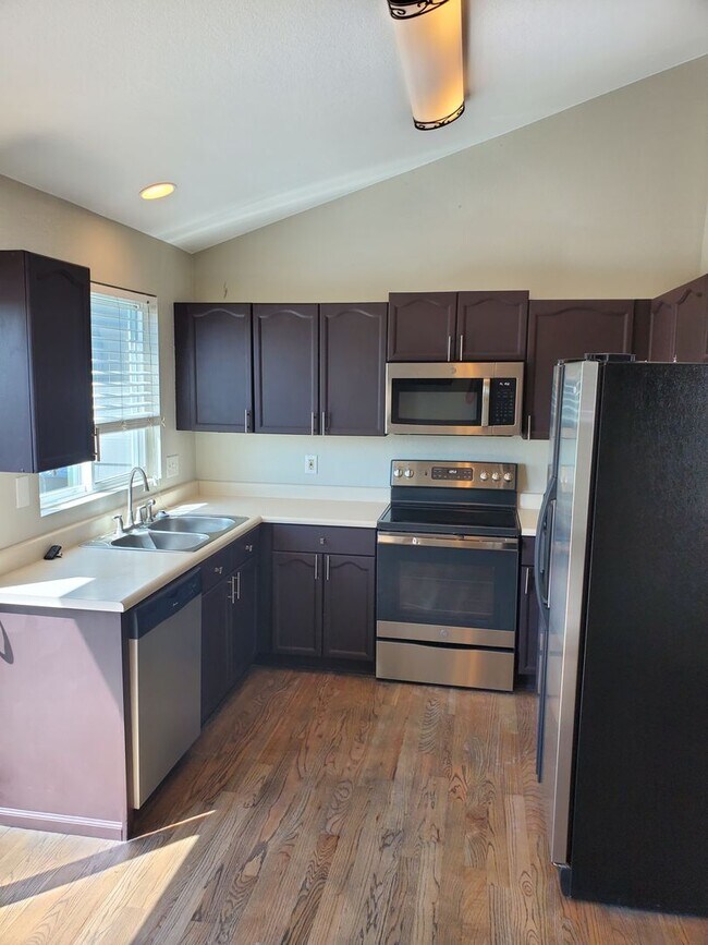 Foto del edificio - 2150 E 97th Pl