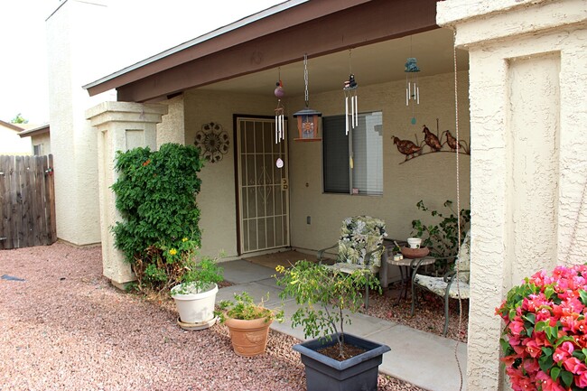 Foto del edificio - 3 BED, 2 BATH W/ 2 CAR GARAGE HOME IN GLEN...