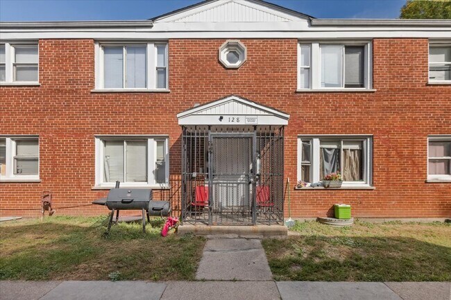 Foto del edificio - 128 N Menard Ave