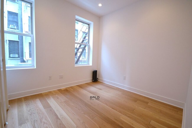 Building Photo - 207 E 33rd St