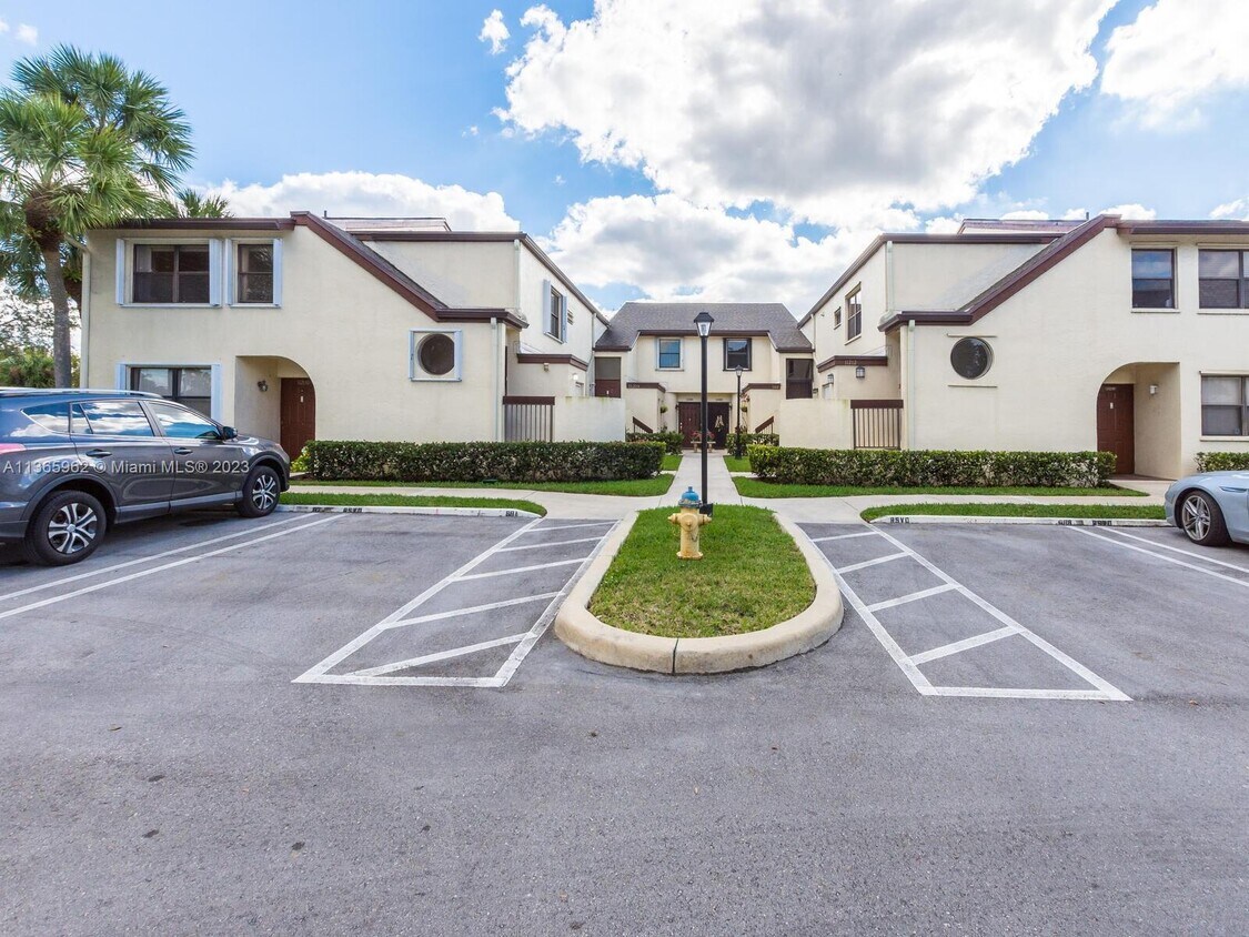 Primary Photo - 11202 Taft St
