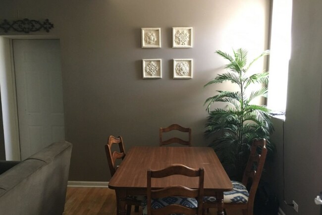 Foto del edificio - 3221 N Kenmore Ave