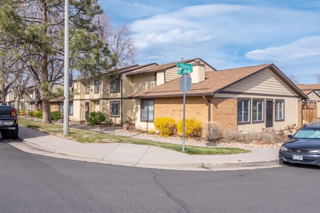 Foto del edificio - Cherry Creek Schools! Updated townhome wit...