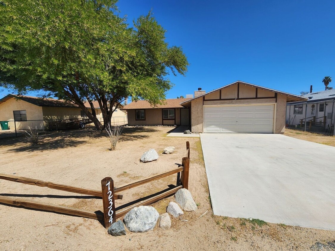 Foto principal - 3 Bedroom 1 Bath Home