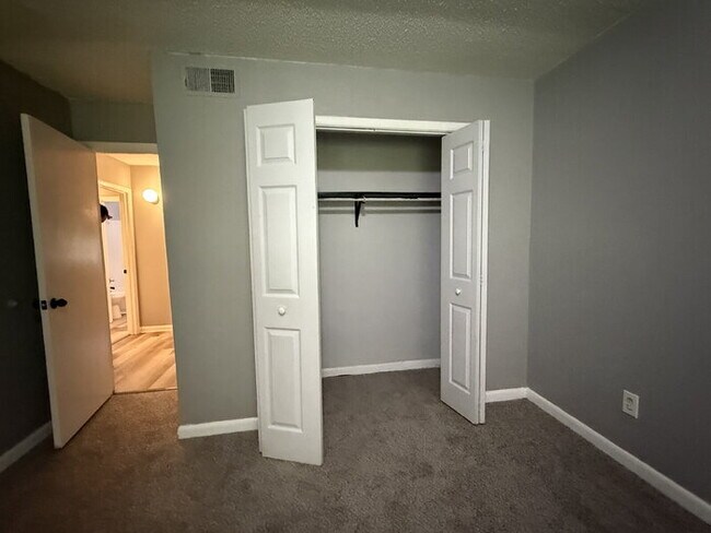 Foto del edificio - Your New Home Awaits: Charming 3-Bedroom T...