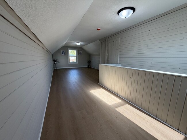 Building Photo - Remodeled 3 bed, 1 bath home for rent in E...