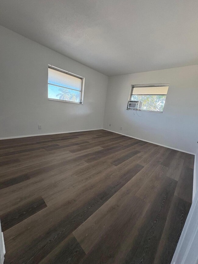 Building Photo - 1150 E Sample Rd