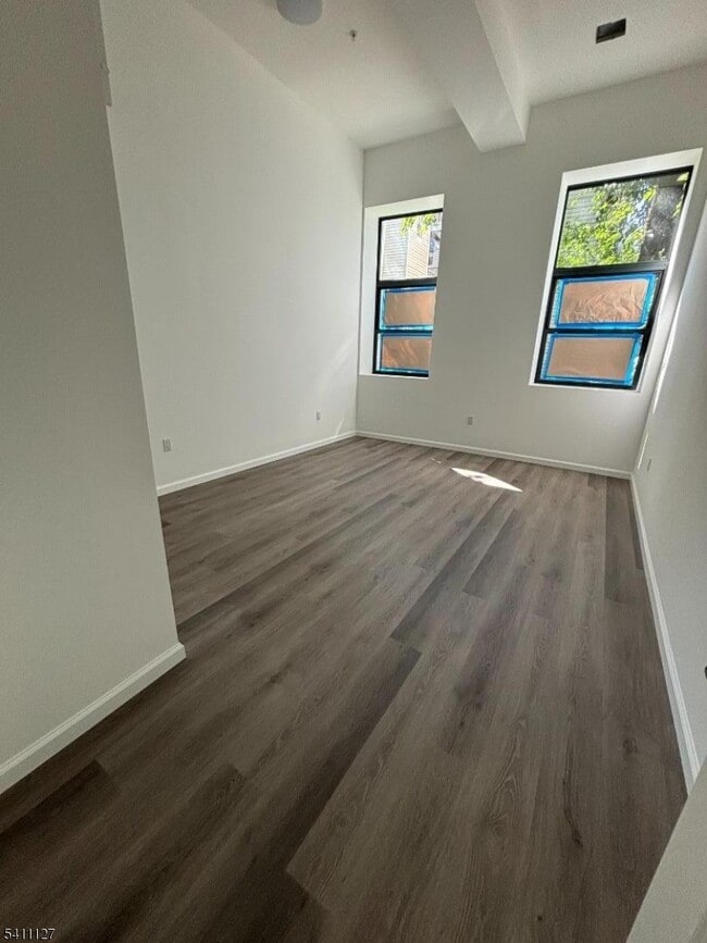 Building Photo - 24 Elm St