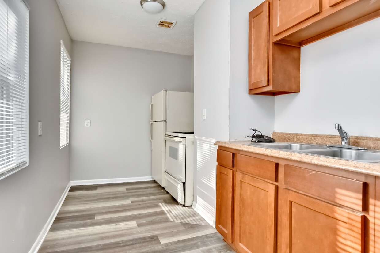 Primary Photo - 1305 S 32nd St
