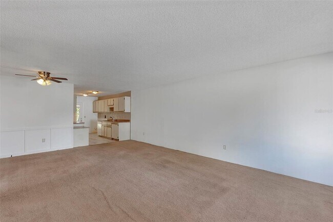 Foto del edificio - Comfortable & Spacious 3BR Condo with Built-In Closets and Backyard Patio in Tavares Community