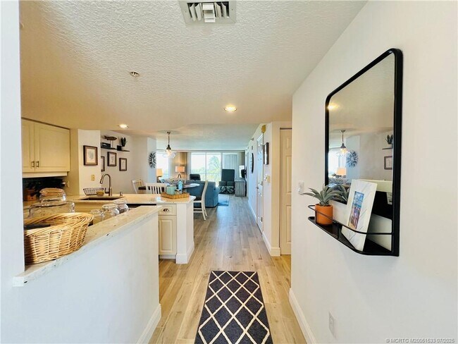 Building Photo - 5051 N Hwy A1A