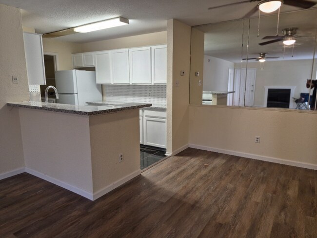 Building Photo - 10847 Braes Bend Dr