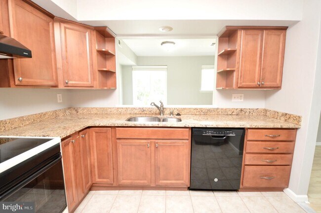 Foto del edificio - 340 Woodlake Dr