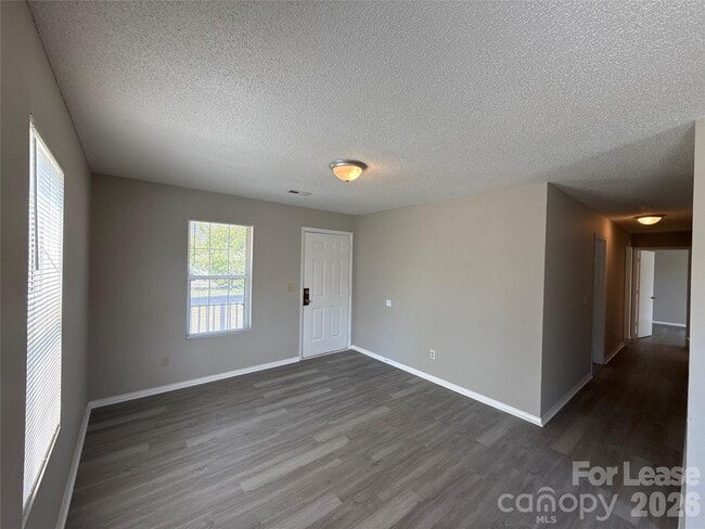 Foto del edificio - 333 E Todd Ln