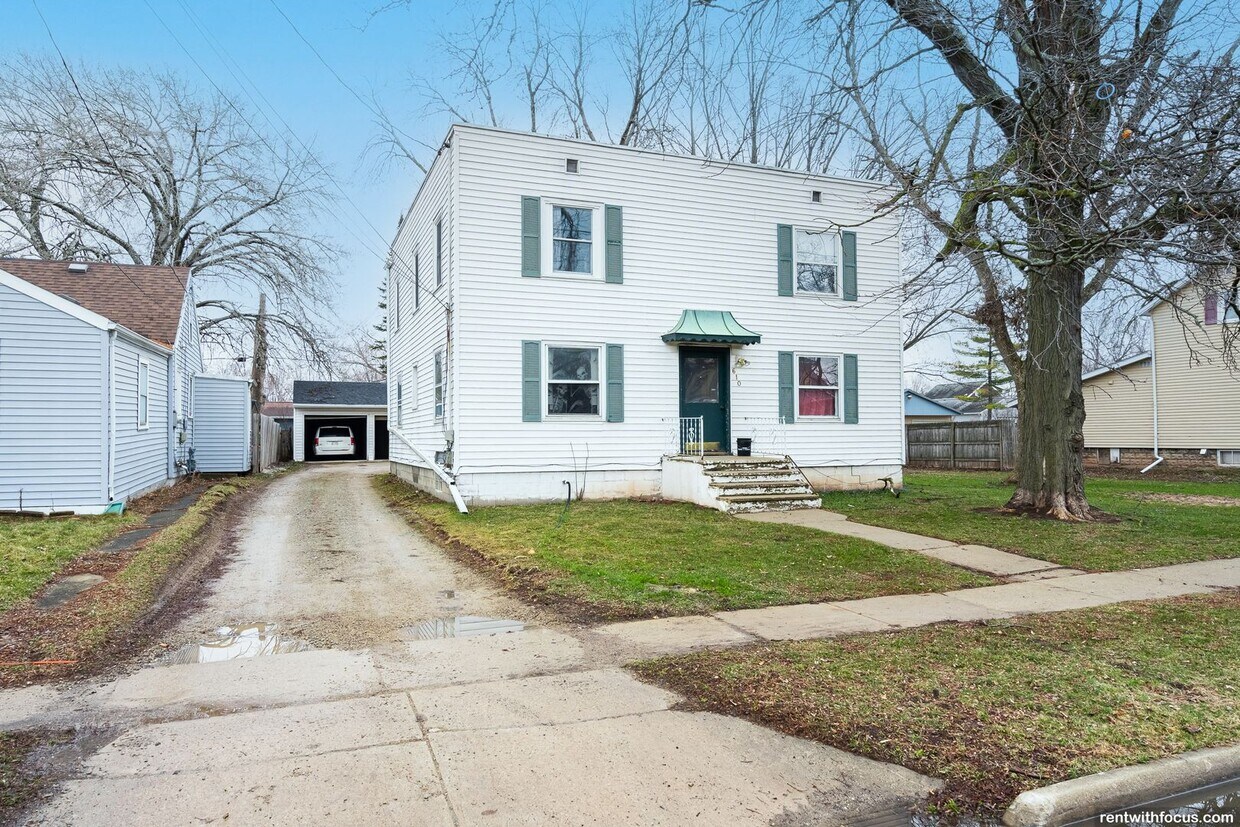 Building Photo - 610 Maple St