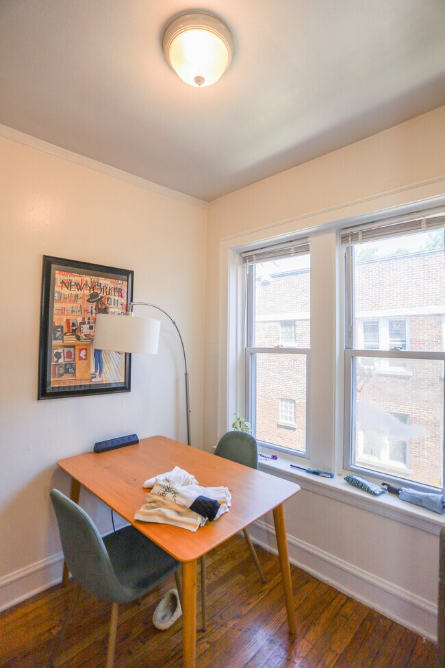 Foto del edificio - 5051 N Glenwood Ave